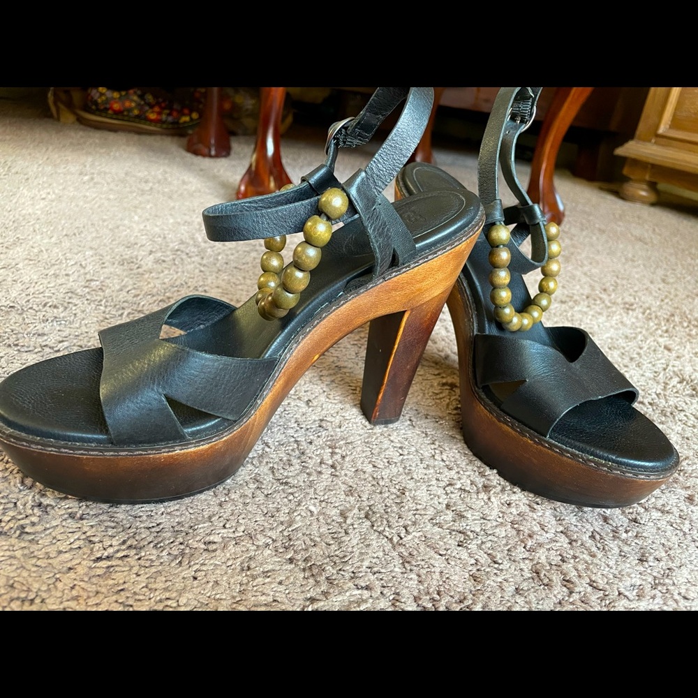 UGG “Naima” Leather Platform High Heel - Picture 4 of 16
